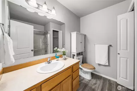 Bath - 816 Cherry Ave #5A&B, Sumner, WA 98390 photo 4 of 6