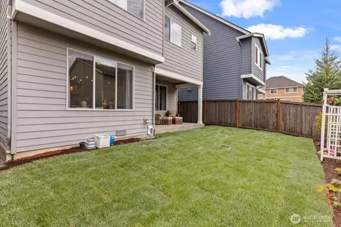 Exterior - 4022 215 Pl SE, Bothell, WA 98021 photo 2 of 2