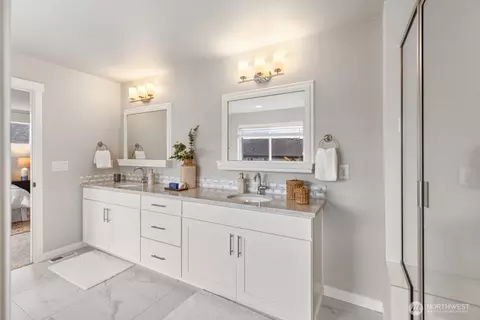 Bath - 4022 215 Pl SE, Bothell, WA 98021 photo 1 of 4