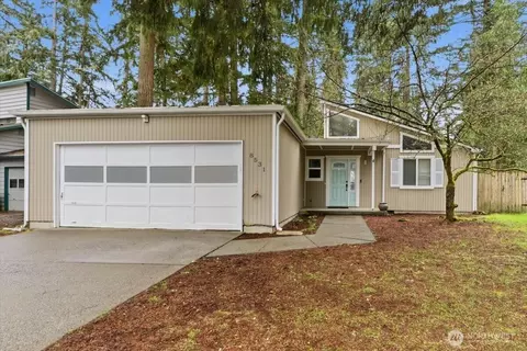 8531 Lake Forest Dr SE, Lacey, WA 98503