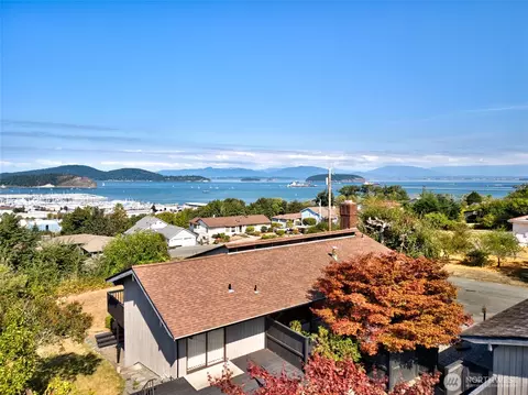 516 39th St, Anacortes, WA 98221