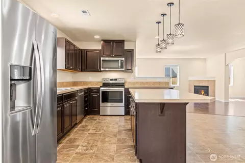 Kitchen - 1408 Daffodil Ave NE, Orting, WA 98360 photo 2 of 2