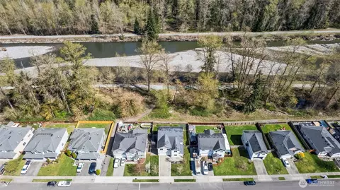 View/Area - 1408 Daffodil Ave NE, Orting, WA 98360 photo 3 of 4