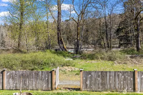 Exterior - 1408 Daffodil Ave NE, Orting, WA 98360 photo 2 of 4