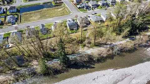 View/Area - 1408 Daffodil Ave NE, Orting, WA 98360 photo 2 of 4