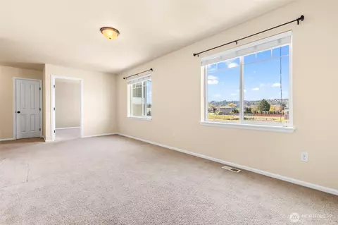 Living - 1408 Daffodil Ave NE, Orting, WA 98360 photo 7 of 8