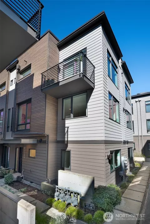 6313 9th Ave NE #A, Seattle, WA 98115