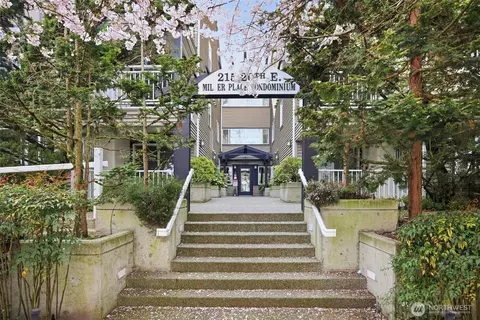 215 20th Ave E #105, Seattle, WA 98112