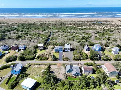 578 Sand Dune Ave SW, Ocean Shores, WA 98569