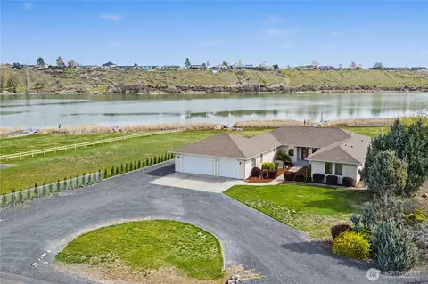 3103 NE Meadowlark Ln, Moses Lake, WA 98837