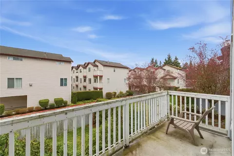 Exterior - 8823 Holly Dr #E201, Everett, WA 98208 photo 3 of 7