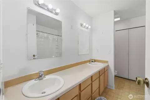 Bath - 8823 Holly Dr #E201, Everett, WA 98208 photo 4 of 4