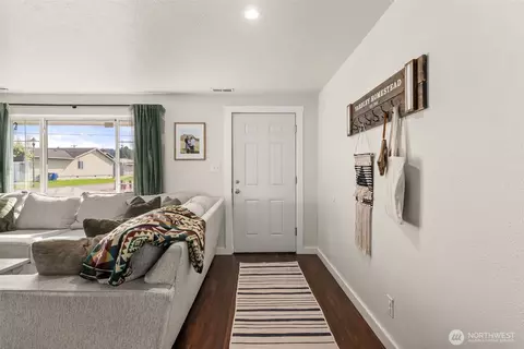 Entry Way - 120 Tacoma Ave NW, Orting, WA 98360 photo 1 of 1