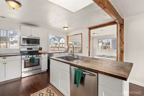 Kitchen - 120 Tacoma Ave NW, Orting, WA 98360 photo 2 of 4