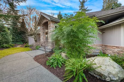 8815 Goshawk Rd, Blaine, WA 98230