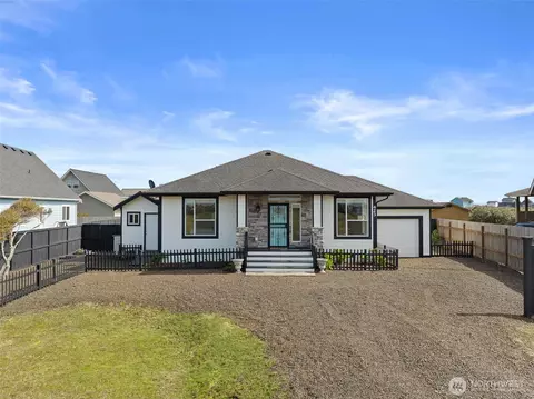 423 S Spinnaker St SW, Ocean Shores, WA 98569