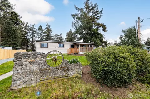 994 Diane Ave, Oak Harbor, WA 98277