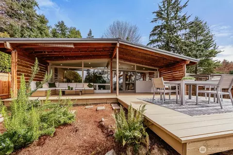 15863 15th Ave NE, Shoreline, WA 98155