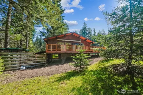 10706 Pioneer Dr, Anderson Island, WA 98303