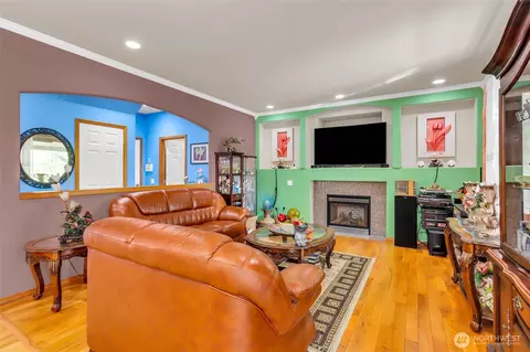 Living - 10209 28th Dr SE, Everett, WA 98208 photo 1 of 2