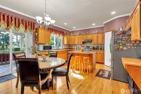 Kitchen - 10209 28th Dr SE, Everett, WA 98208 photo 2 of 3