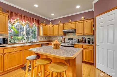 Kitchen - 10209 28th Dr SE, Everett, WA 98208 photo 3 of 3