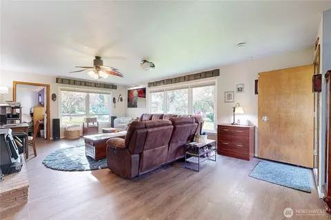 Living - 821 E Chestnut St, Walla Walla, WA 99362 photo 1 of 1