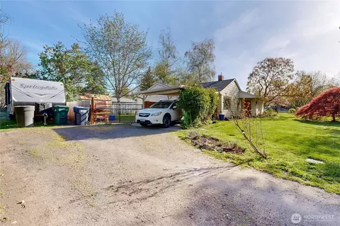 Exterior - 821 E Chestnut St, Walla Walla, WA 99362 photo 5 of 16