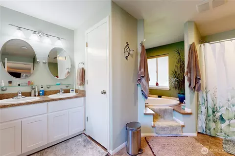 Bath - 821 E Chestnut St, Walla Walla, WA 99362 photo 2 of 3
