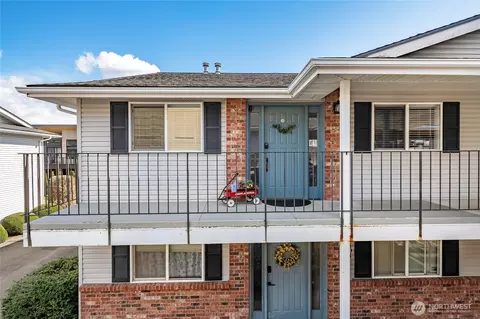 223 Judson St Aly #201, Lynden, WA 98264
