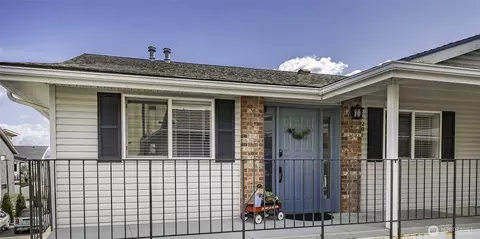 223 Judson St Aly #201, Lynden, WA 98264