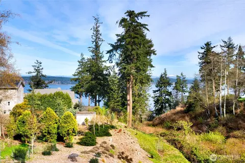 2303 N Bluff Rd, Greenbank, WA 98253