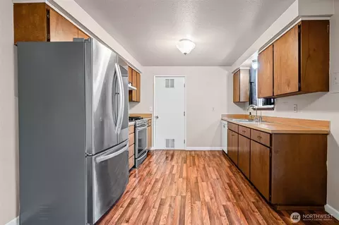Kitchen - 401 Mill Ave SE, Orting, WA 98360 photo 2 of 2