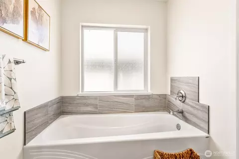 Bath - 23711 43 Dr SE, Bothell, WA 98021 photo 3 of 5