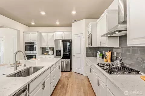 Kitchen - 23711 43 Dr SE, Bothell, WA 98021 photo 4 of 7