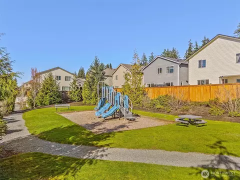 Exterior - 23711 43 Dr SE, Bothell, WA 98021 photo 7 of 8