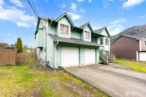2951 Green Valley Dr, Maple Falls, WA 98266