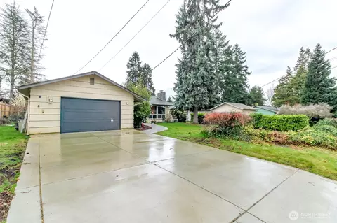 10543 SE 228th St, Kent, WA 98031