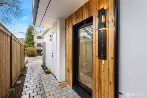 2340 N 64th St #B, Seattle, WA 98103