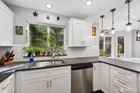Kitchen - 31000 186th Pl SE, Kent, WA 98042 photo 2 of 4