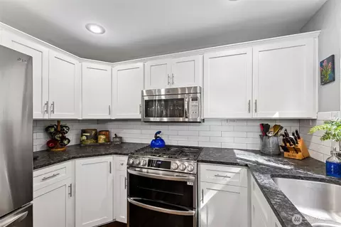 Kitchen - 31000 186th Pl SE, Kent, WA 98042 photo 1 of 4
