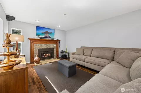 Living - 31000 186th Pl SE, Kent, WA 98042 photo 3 of 4