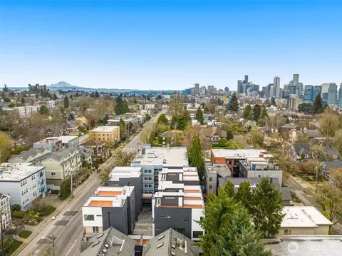 View/Area - 1127 B 10th Ave E, Seattle, WA 98102 photo 3 of 3
