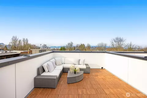 Exterior - 1127 B 10th Ave E, Seattle, WA 98102 photo 3 of 5