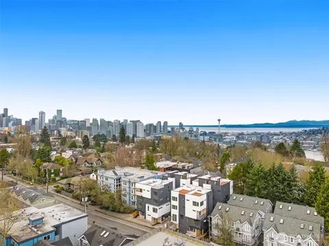 View/Area - 1127 B 10th Ave E, Seattle, WA 98102 photo 1 of 3