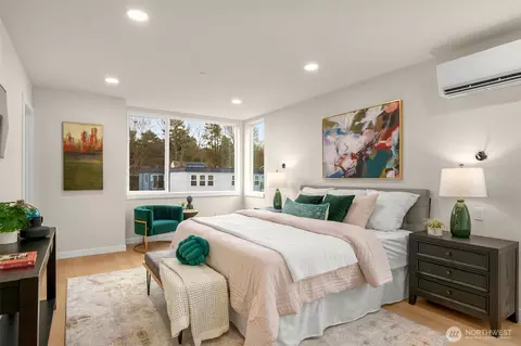 Bedroom - 1127 B 10th Ave E, Seattle, WA 98102 photo 1 of 4
