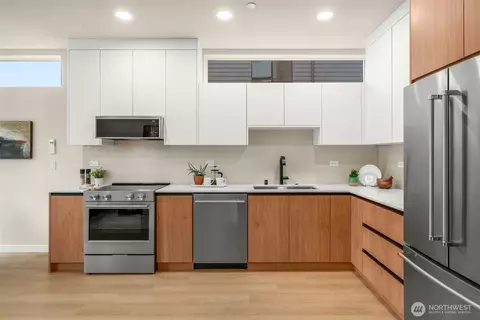 Kitchen - 1127 B 10th Ave E, Seattle, WA 98102 photo 2 of 2
