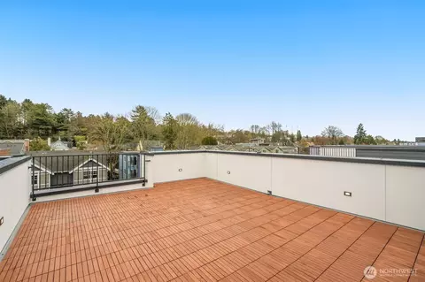 Exterior - 1127 B 10th Ave E, Seattle, WA 98102 photo 2 of 5