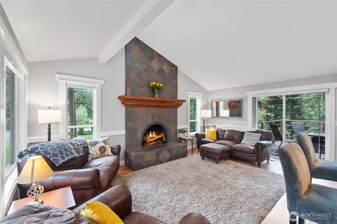 Living - 22403 53rd Ave SE, Bothell, WA 98021 photo 2 of 4