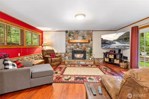 Living - 22403 53rd Ave SE, Bothell, WA 98021 photo 3 of 4